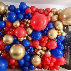 Balloon Styling Tilburg ballonnenmuur ballonnenwand chroom goud blauw en rood zijden rozen Tilburg (1)