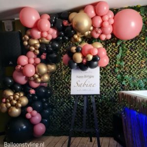 Balloon Styling Tilburg organic ballonnenslinger met zijden rozen chroom goud zwart rosewood ballonnen Tilburg (1)