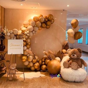 Balloon Styling Tilburg ballonnenring babyshower backdrop Bohemian beertje heliumballonnen gepersonaliseerd bord schildersezel ballonnen Tilburg