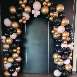Balloon Styling Tilburg organic ballonnenboog kleine en grote ballonnen ballonnenboog Tilburg Versier ballonnen voor huwelijk Tilburg