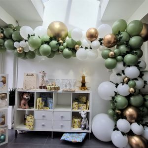 Balloon Styling Tilburg organic ballonnenslinger eucalyptus jungle stijl ballonnen Tilburg