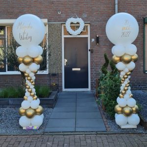 Balloon Styling Tilburg huwelijk ballonnenpilaren met gepersonaliseerde topballonnen ballonnenhart ballonnen Tilburg Versier ballonnen voor huwelijk Tilburg