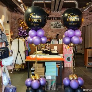 Balloon Styling Tilburg ballonnenpilaren met gepersonaliseerde topballonnen chroom paars chroom goud ballonnen Tilburg (1)