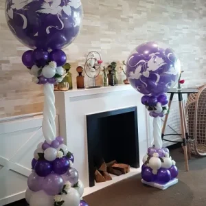 Balloon-Styling-ballonnendecoratie-luxe-ballonnenpilaar-ballonpilaar-love-doves-gevuld-met-hartjes-en-omringd-met-zijden-roosjes-Tilburg-Reeshof huwelijk trouwerij ballonnen Tilburg feestartikelen Tilburg