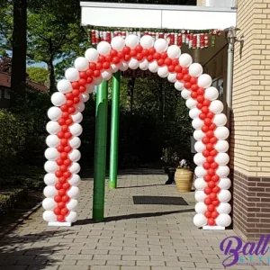 Balloon-Styling-luxe-ballonnenboog-ballonboog-rood-met-wit-Tilburg-Reeshof ballonnen Tilburg feestartikelen Tilburg